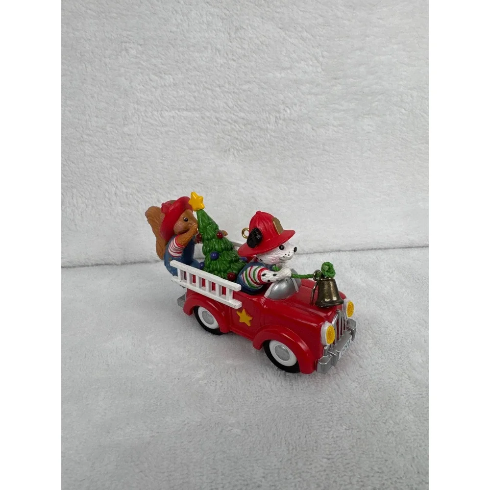 Vintage 1998 Hallmark Keepsake Fire Engine Ornament Unisex OS Red Excellent